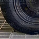Grade de piso prensada para aplicações industriais com acabamento alinhado e alta resistência